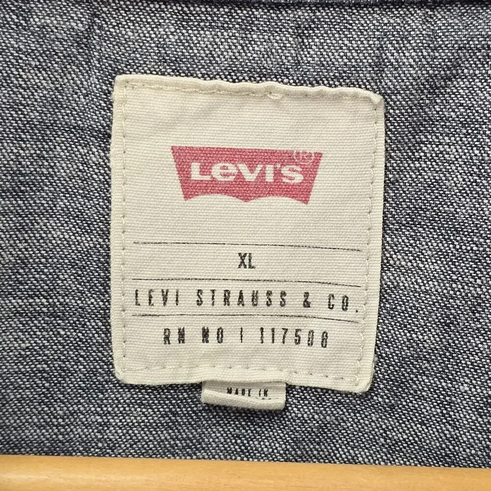 Levis Denim Pearl Snap Shirt Mens XL Blue Dark Wash Western Long Sleeve Pockets